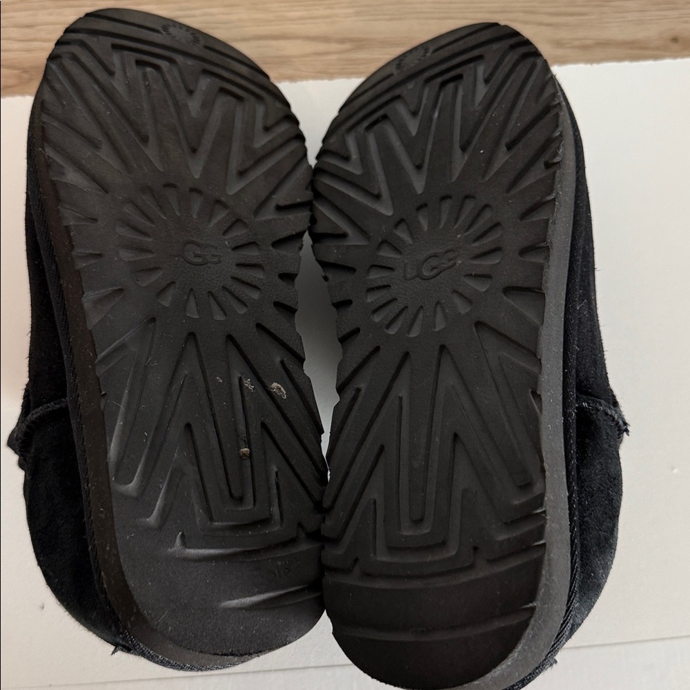 UGG woman Classic Mini Slipper in size 8 - Picture 5 of 5